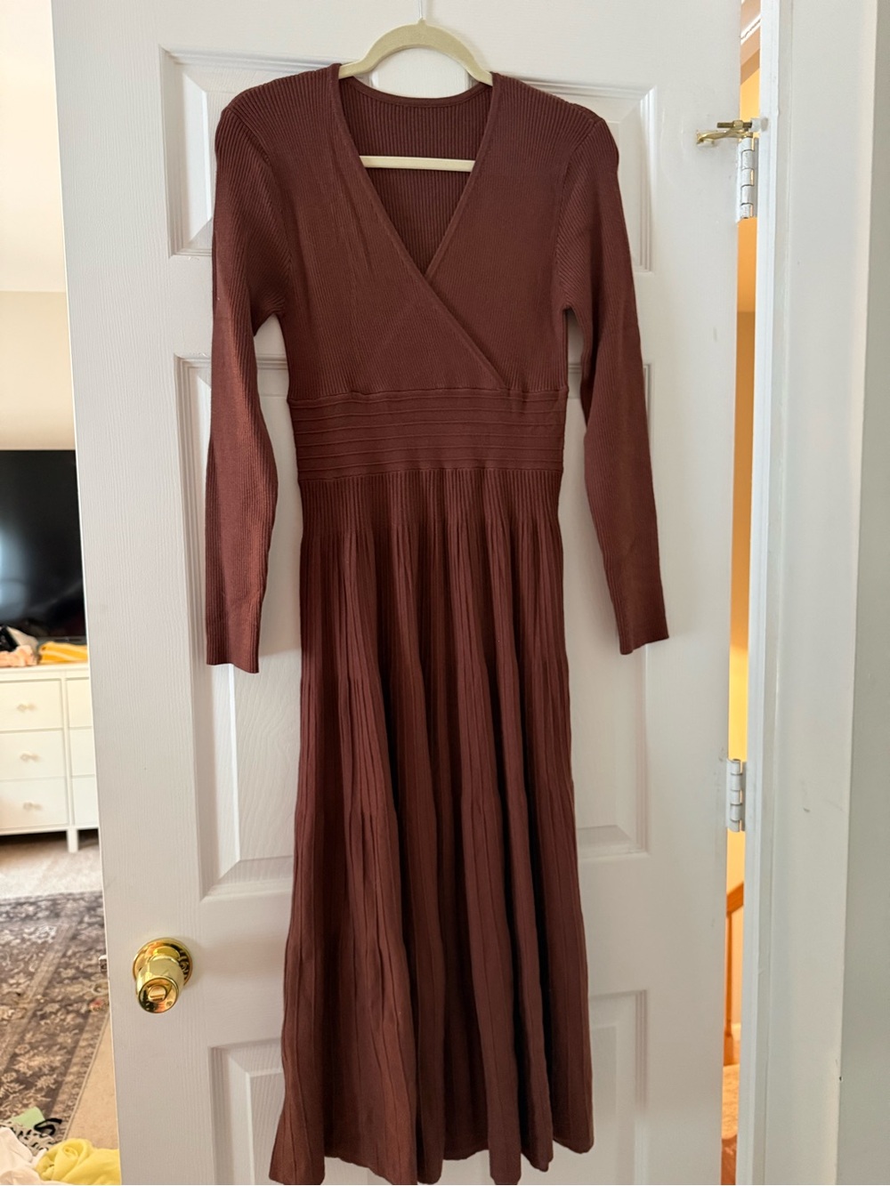 Brown V-Neck Long Sleeve Pleated Midi Dress - Picture 2 of 3